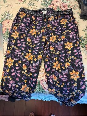 Sundance Black Floral Elastic-Waist Joggers with Yellow & Pink Accents